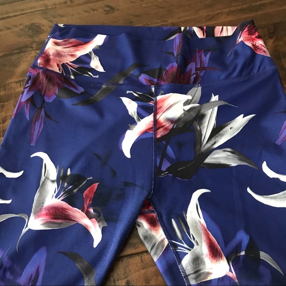 Fabletics High-Waist Powerhold Leggings Size Large - Picture 7 of 8